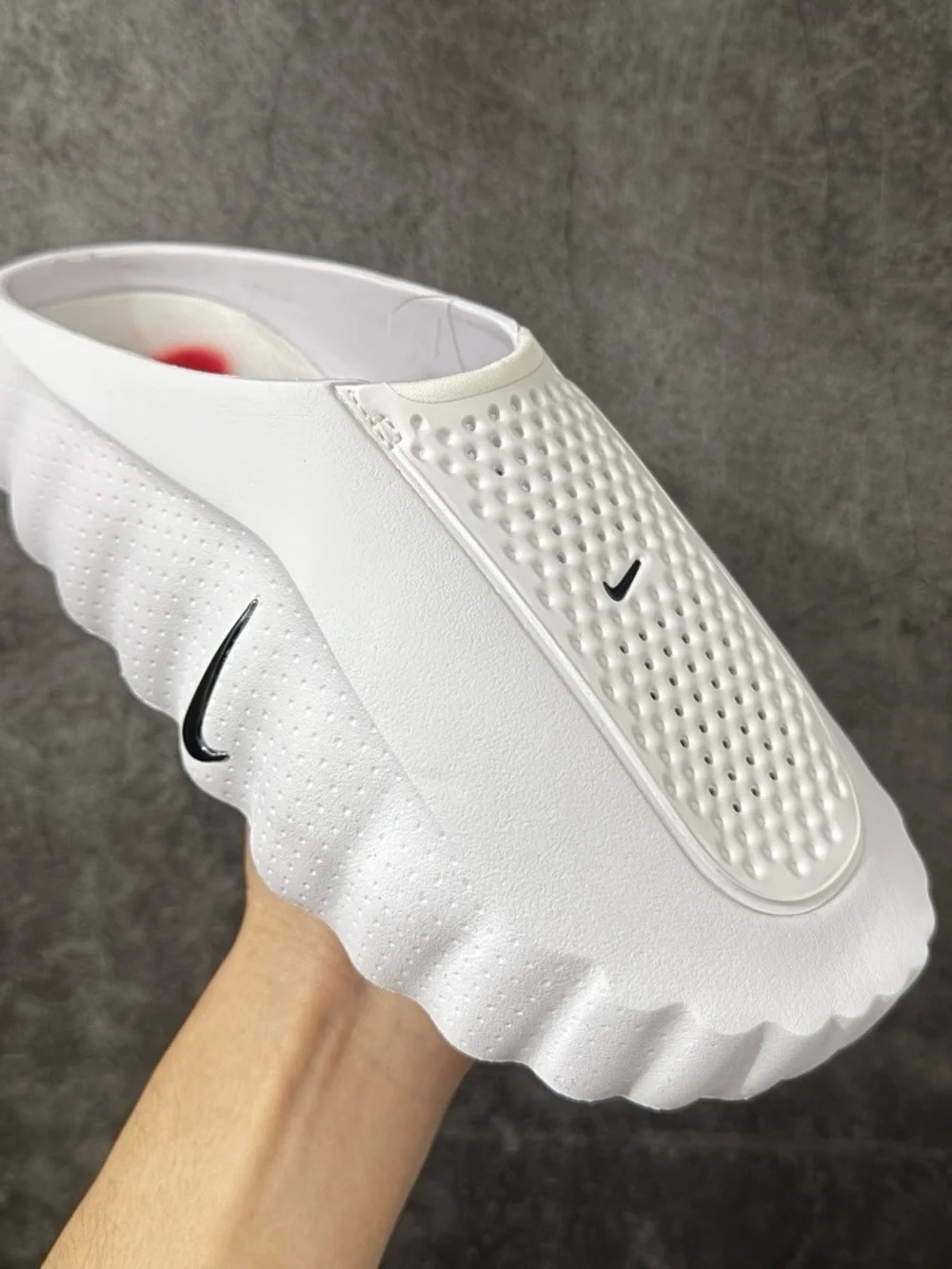 Brand new White Nike Mind 001 slippers (box not included)